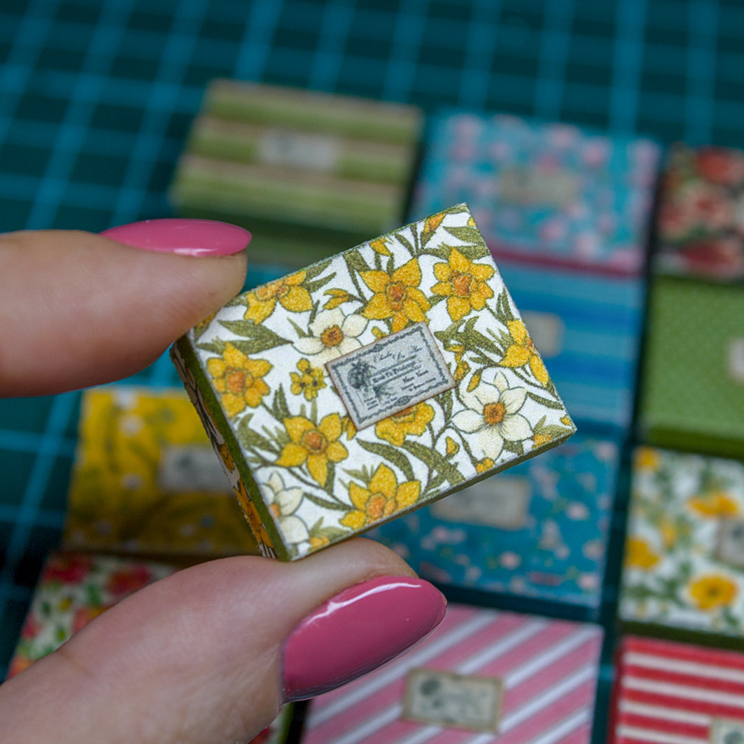 TEMPLATE Miniature retro boxes for 1:12 scale dollhouse | PDF
