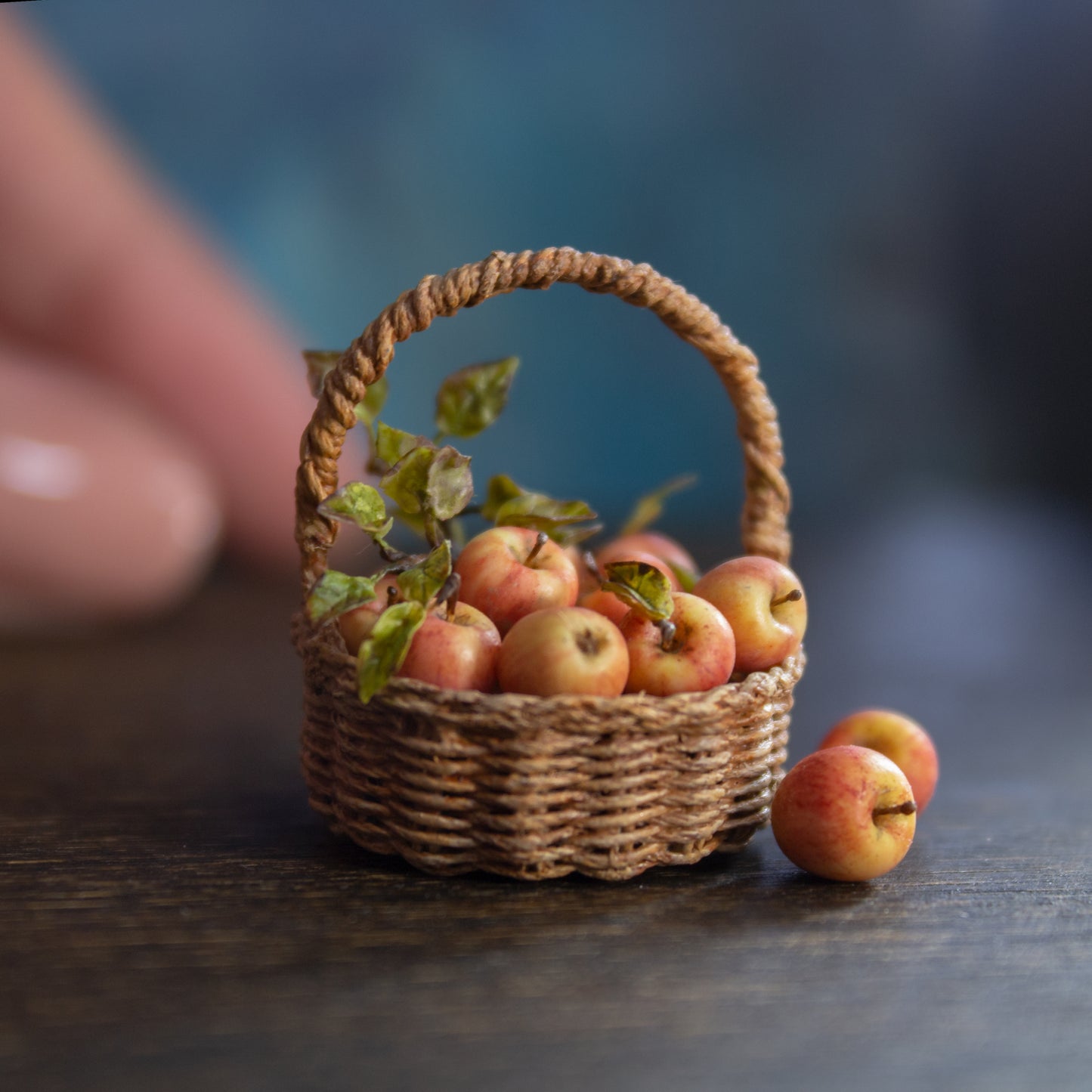 TUTORIAL Miniature polymer clay apple for 1:12 scale dollhouse | PDF + video