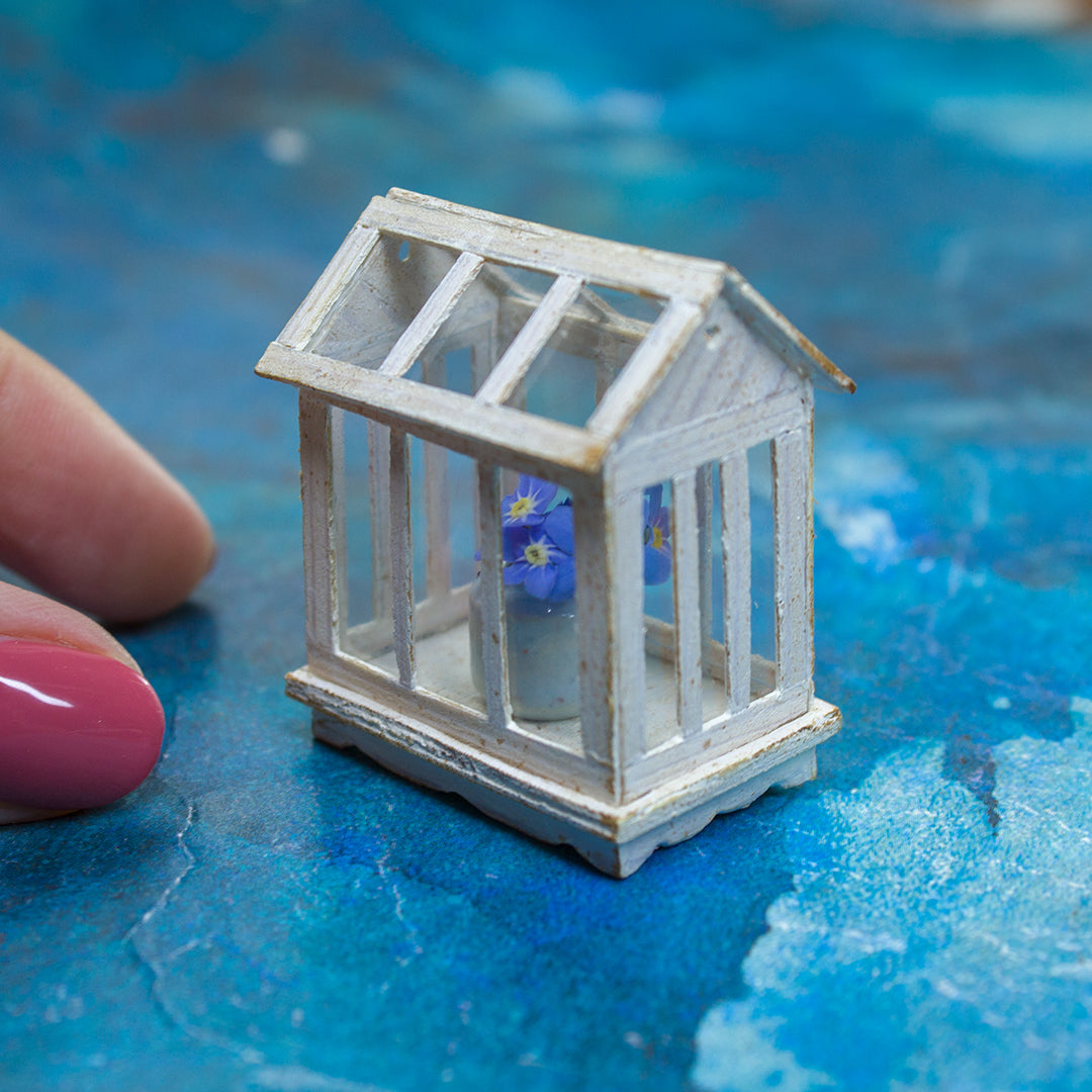 TEMPLATE Miniature greenhouse in 1:12 scale | PDF