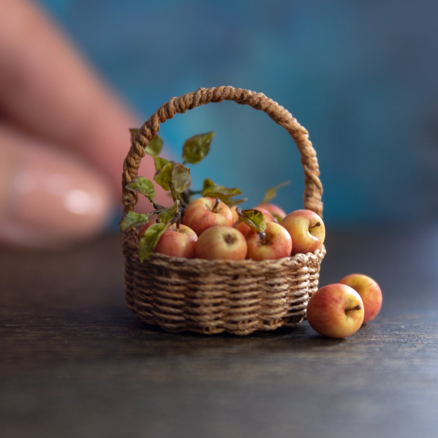 TUTORIAL Miniature polymer clay apple for 1:12 scale dollhouse | PDF + video