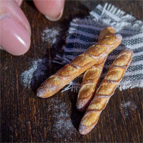 TUTORIAL Miniature polymer clay baguette for 1:12 scale dollhouse