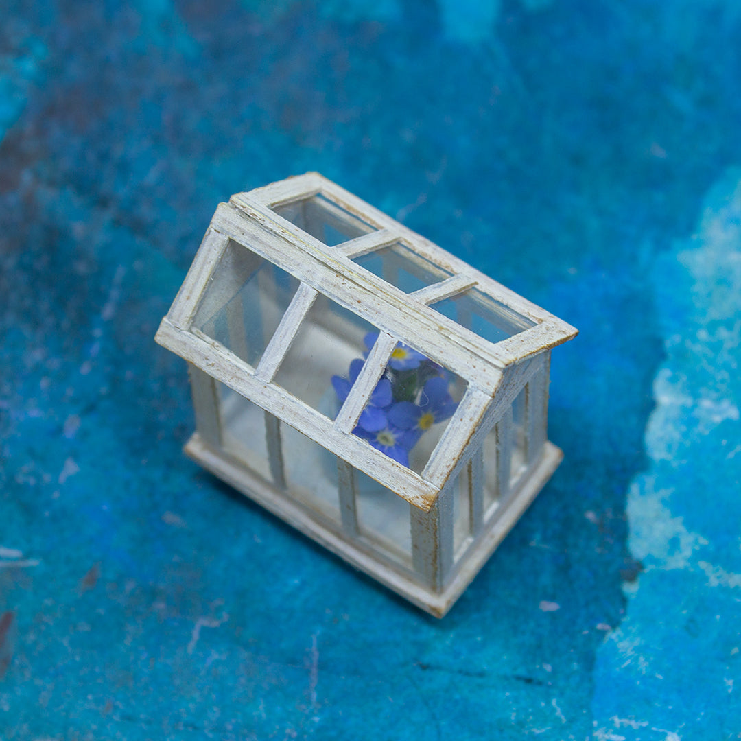 TEMPLATE Miniature greenhouse in 1:12 scale | PDF