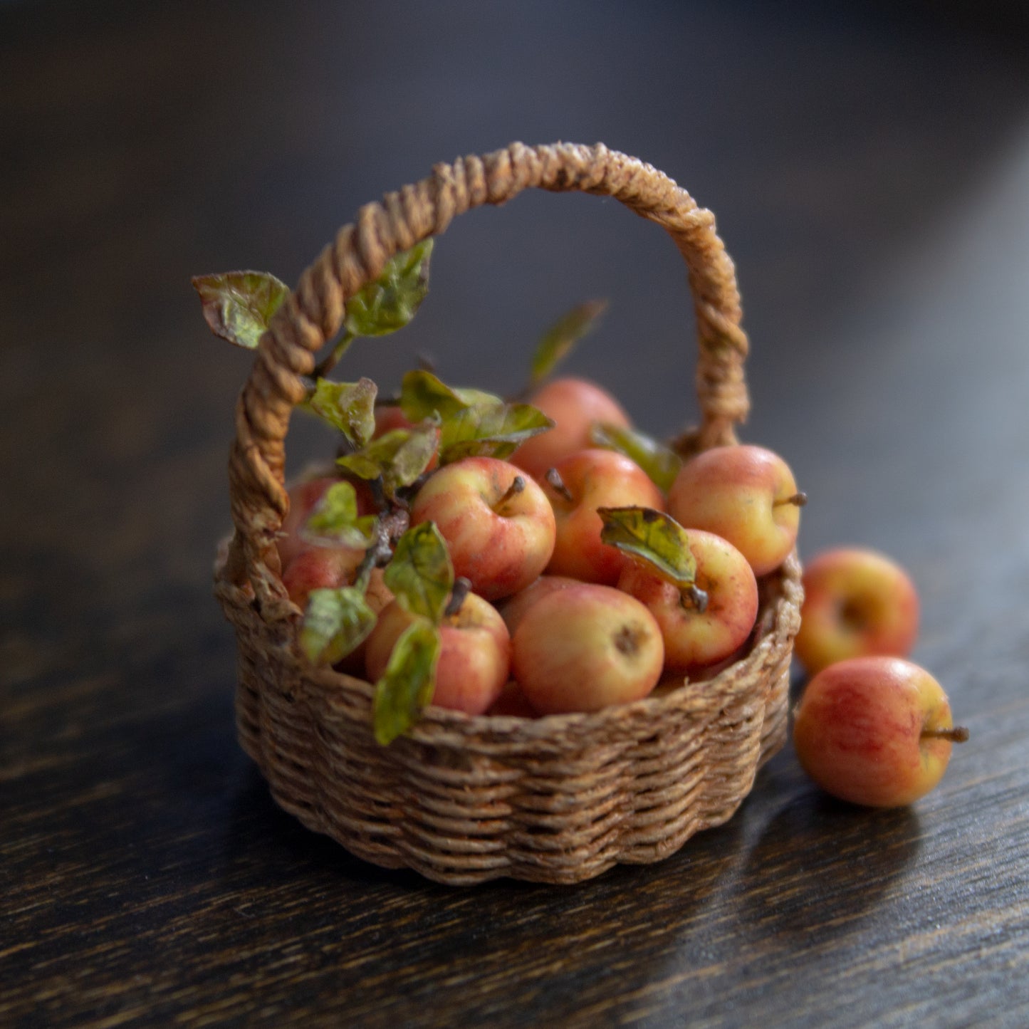 TUTORIAL Miniature polymer clay apple for 1:12 scale dollhouse | PDF + video