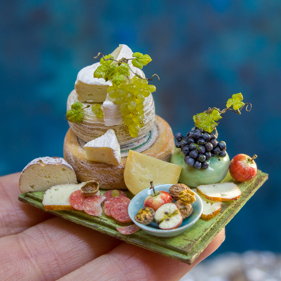 Miniature set with cheese and grapes for dollhouse in 1:12 scale 1 - Rina Vellichor