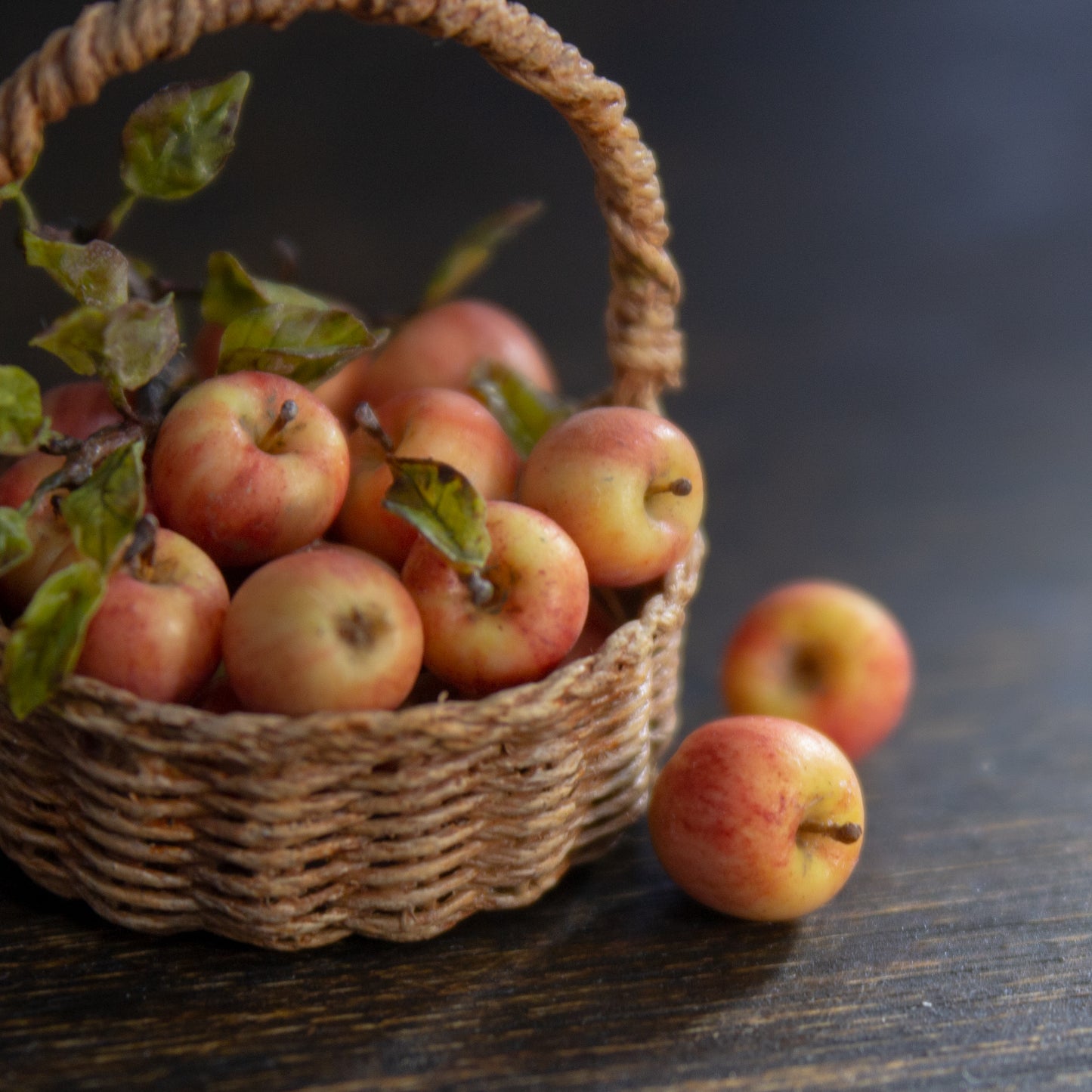TUTORIAL Miniature polymer clay apple for 1:12 scale dollhouse | PDF + video