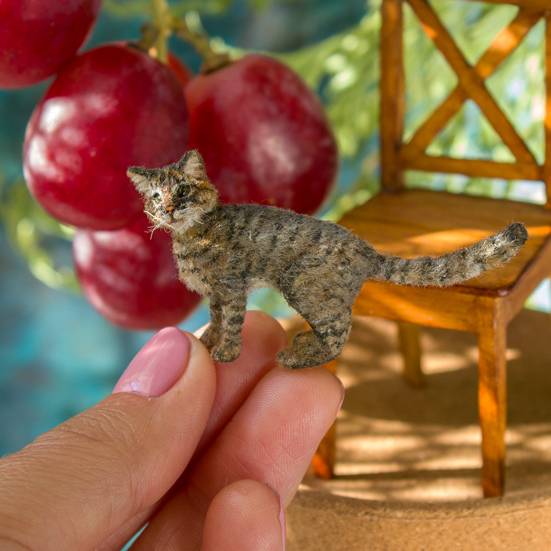 Miniature tabby cat 1:12 scale small - Rina Vellichor