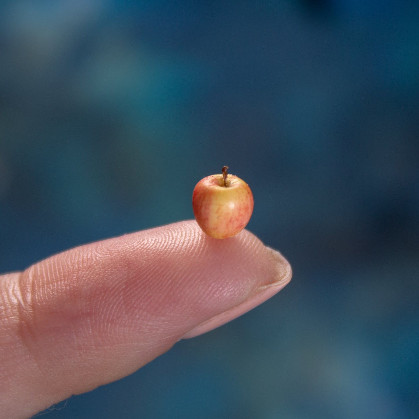 TUTORIAL Miniature polymer clay apple for 1:12 scale dollhouse | PDF + video