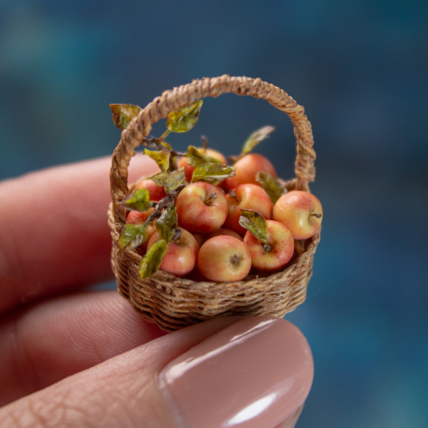 TUTORIAL Miniature polymer clay apple for 1:12 scale dollhouse | PDF + video