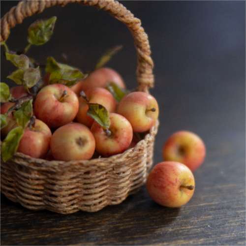 TUTORIAL Miniature polymer clay apple for 1:12 scale dollhouse | PDF + video