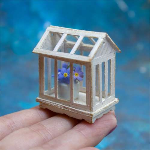 TEMPLATE Miniature greenhouse in 1:12 scale | PDF