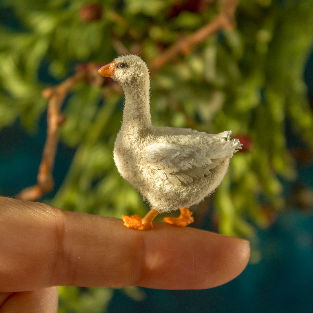 Miniature goose for dollhouse in 1:12 scale - Rina Vellichor