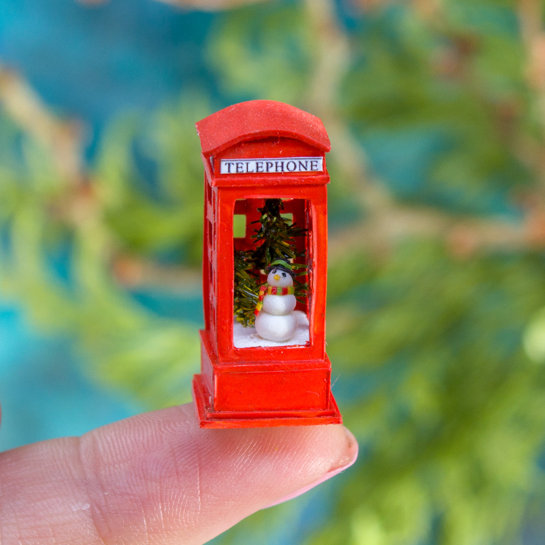 Miniature red box with snowman for dollhouse in 1:12 scale - Rina Vellichor