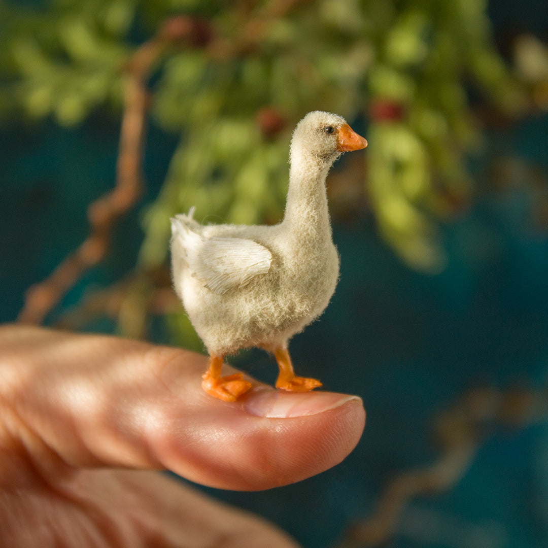 Miniature goose for dollhouse in 1:12 scale - Rina Vellichor