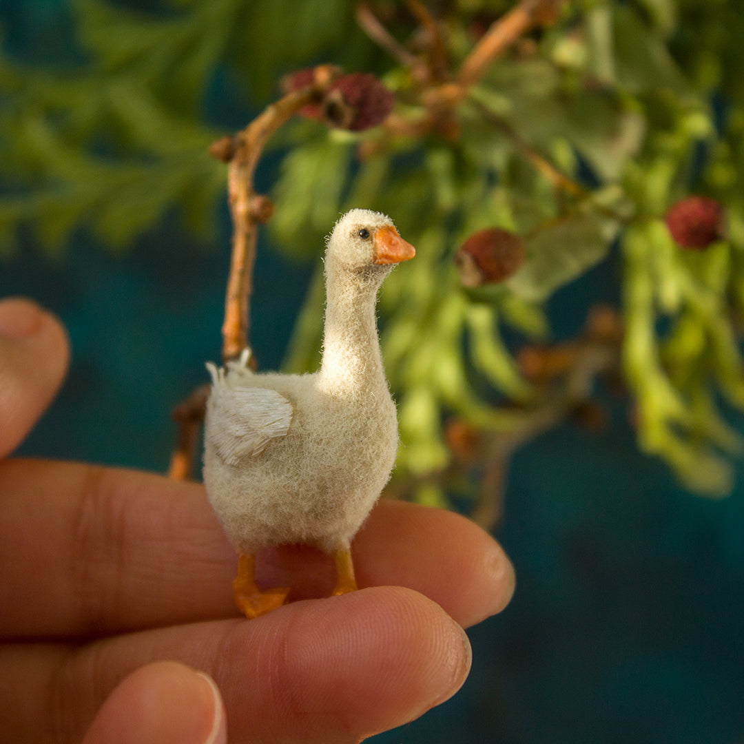 Miniature goose for dollhouse in 1:12 scale - Rina Vellichor