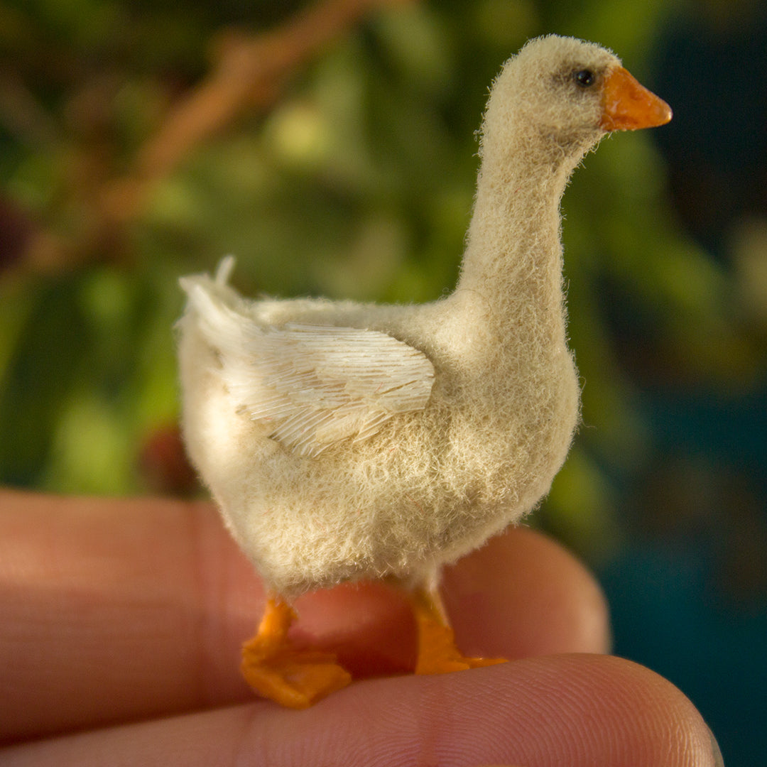 Miniature goose for dollhouse in 1:12 scale - Rina Vellichor