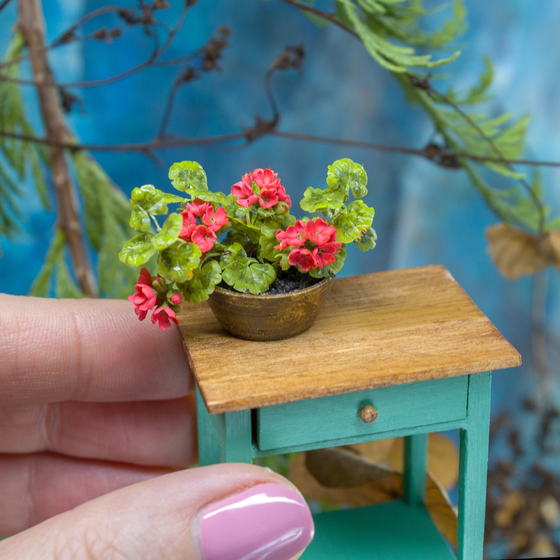 Miniature geranium in a ceramic pot for 1:12 scale dollhouse decoration2 - Rina Vellichor