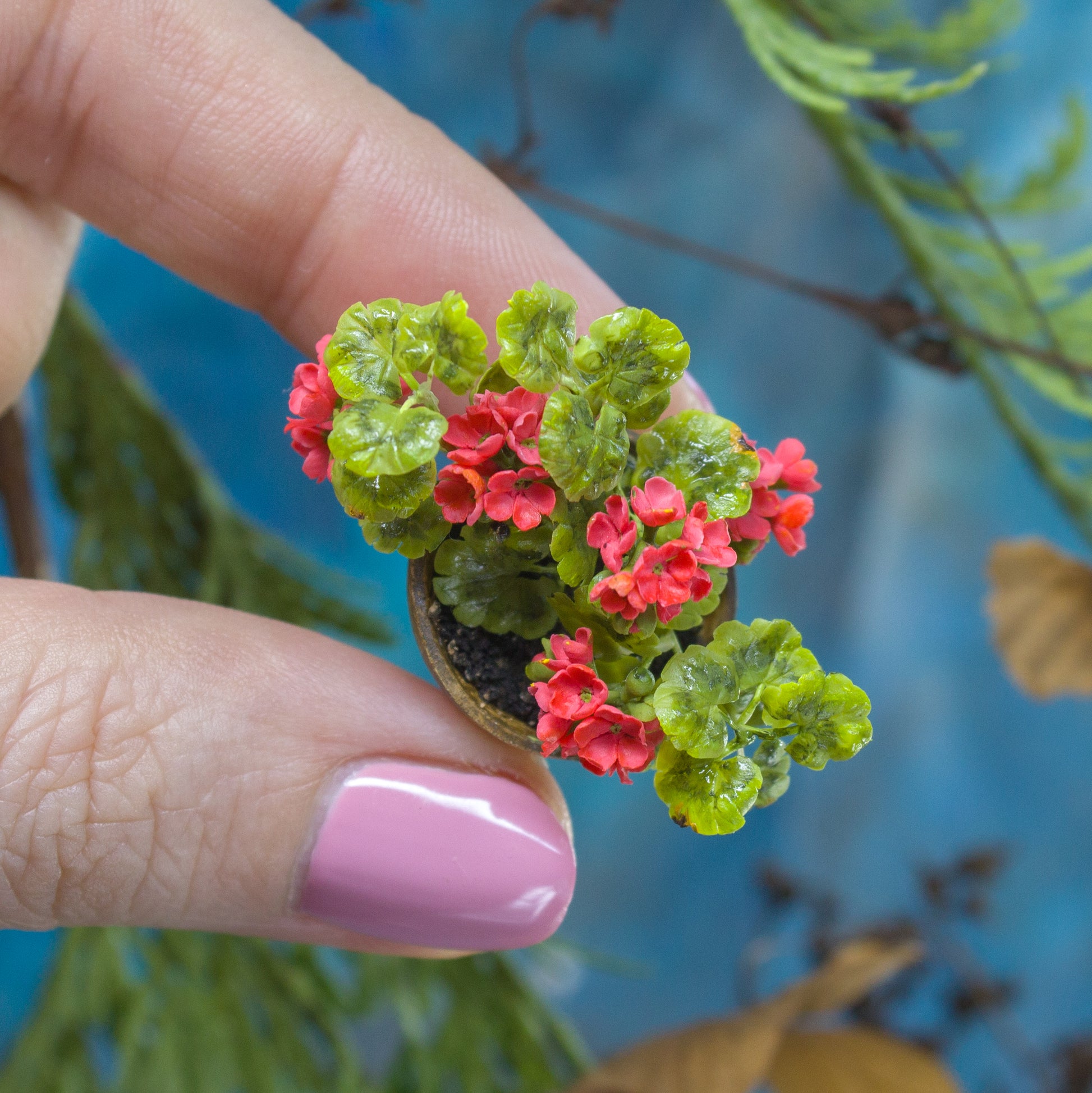Miniature geranium in a ceramic pot for 1:12 scale dollhouse decoration2 - Rina Vellichor