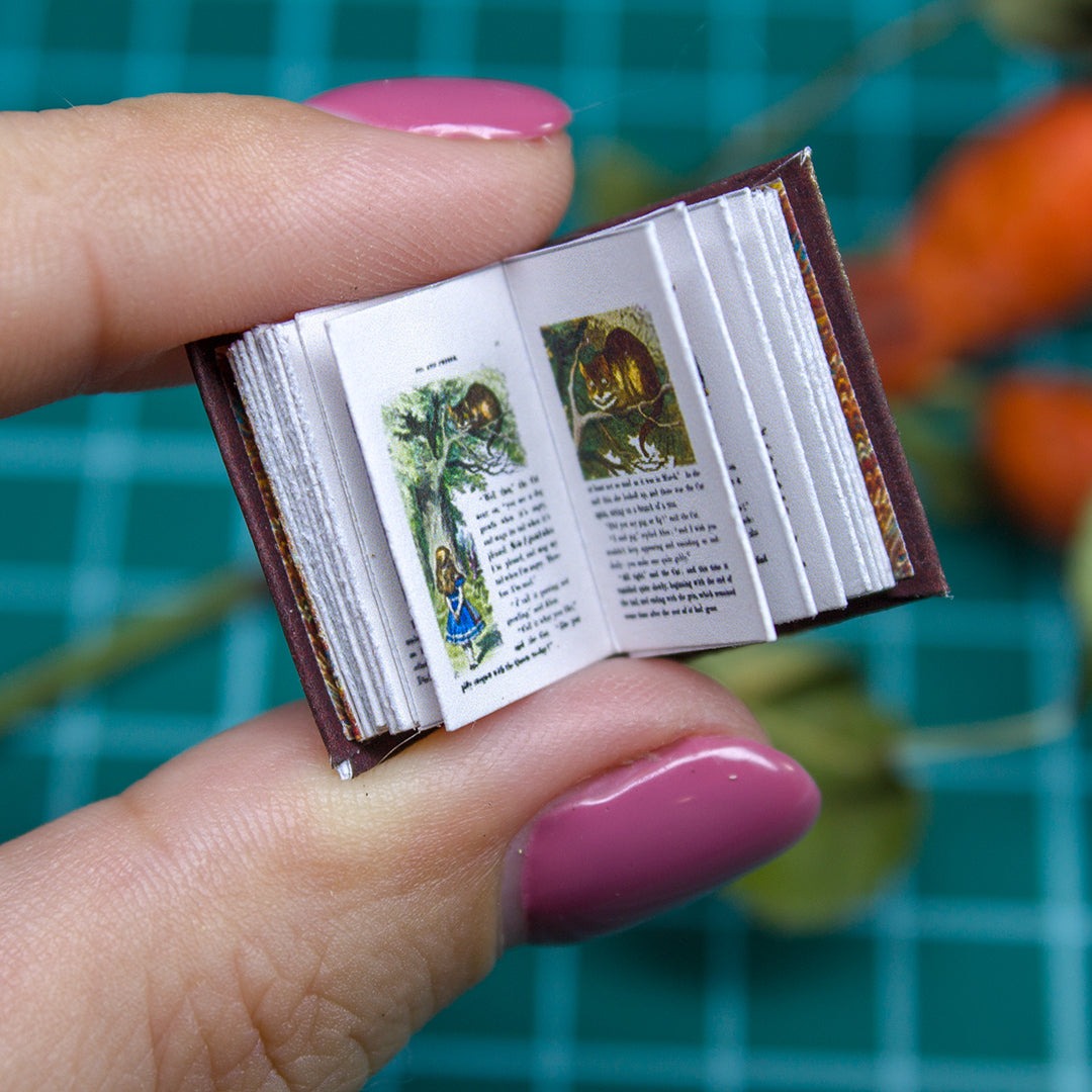 TEMPLATE Miniature book Alice's Adventures | PDF