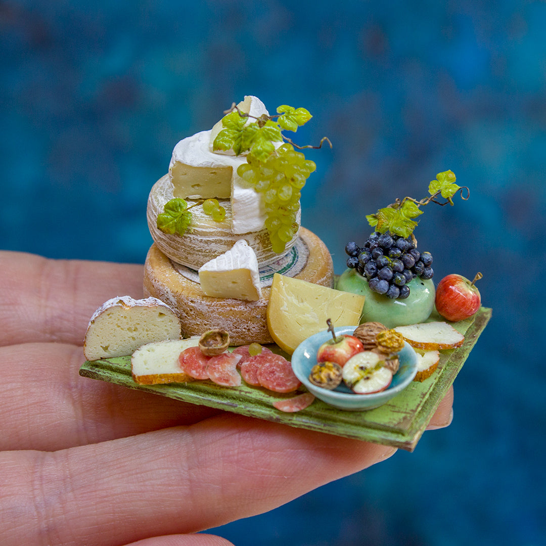 Miniature set with cheese and grapes for dollhouse in 1:12 scale 1 - Rina Vellichor