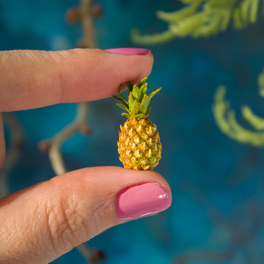 Miniature pineapple for dollhouse in 1:12 scale - Rina Vellichor