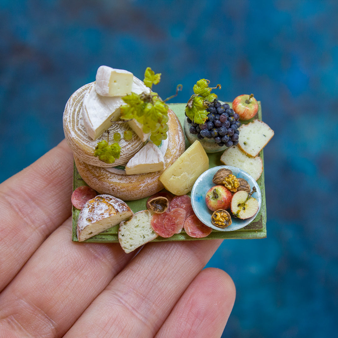 Miniature set with cheese and grapes for dollhouse in 1:12 scale 3 - Rina Vellichor