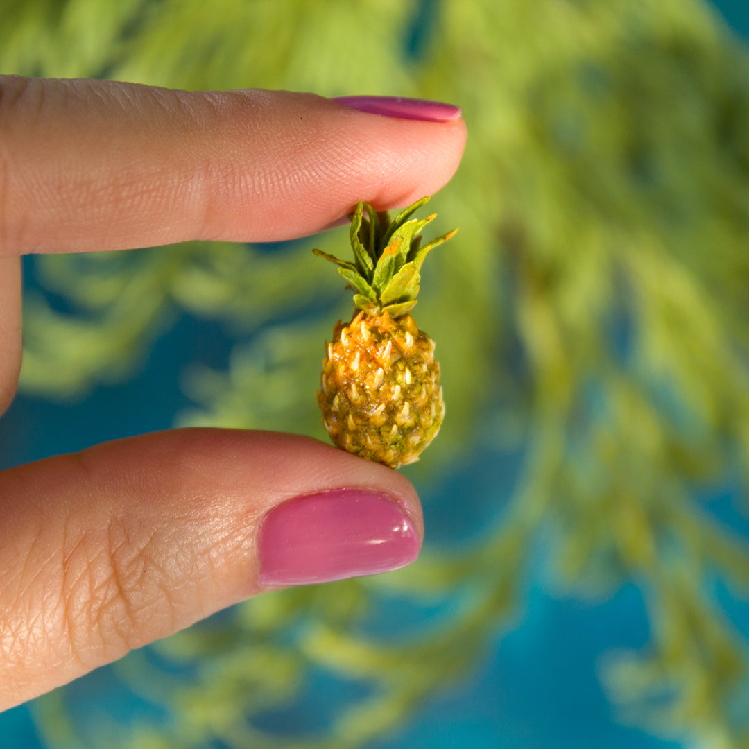 Miniature pineapple for dollhouse in 1:12 scale - Rina Vellichor