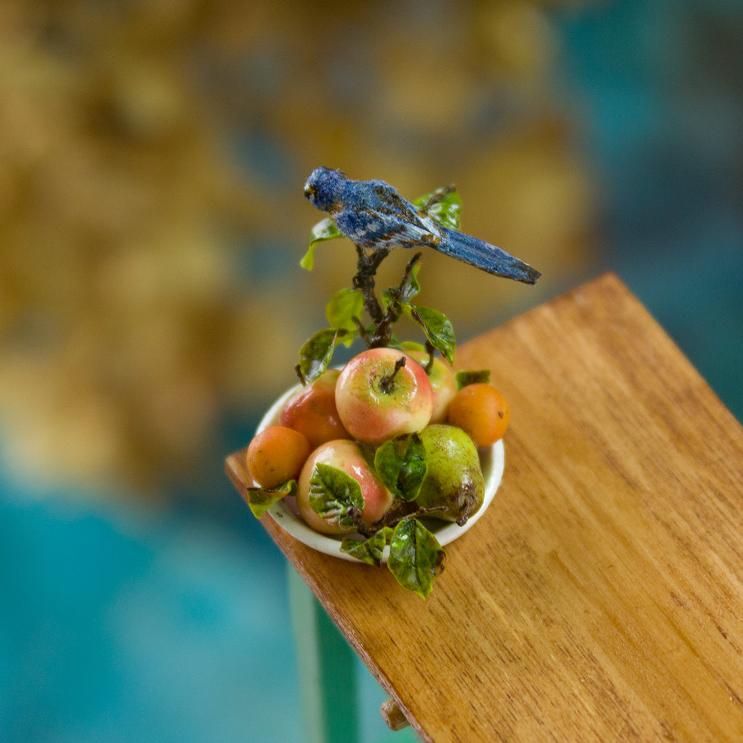Miniature bluebird on a plate with fruits for a dollhouse, scale 1:12 - Rina Vellichor