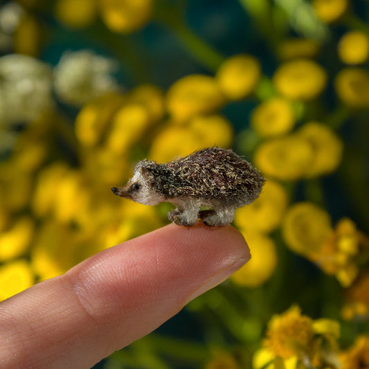 Tiny handmade hedgehog miniature for dollhouse in 1:12 scale 2 - Rina Vellichor