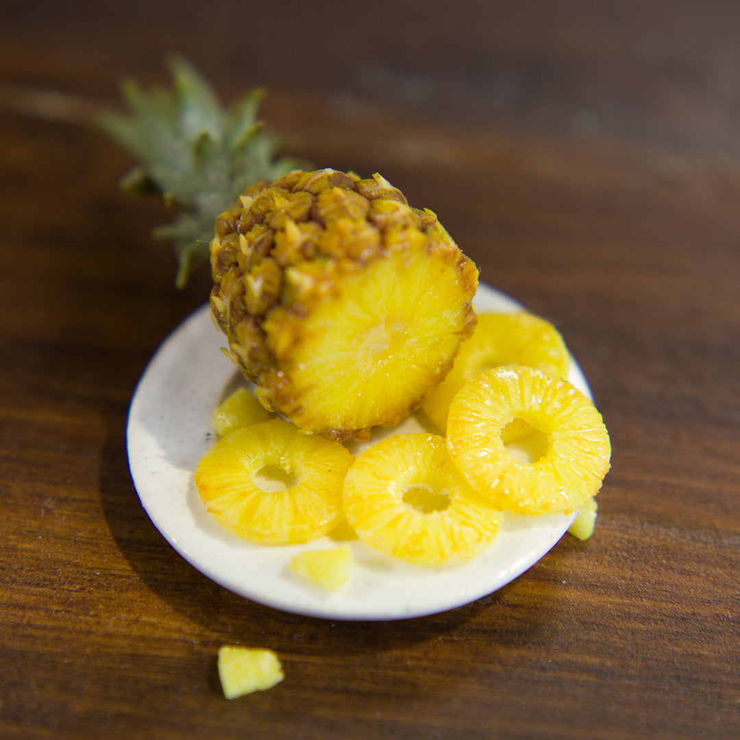 TUTORIAL Miniature polymer clay ripe pineapple for 1:12 scale dollhouse | PDF + video - Rina Vellichor