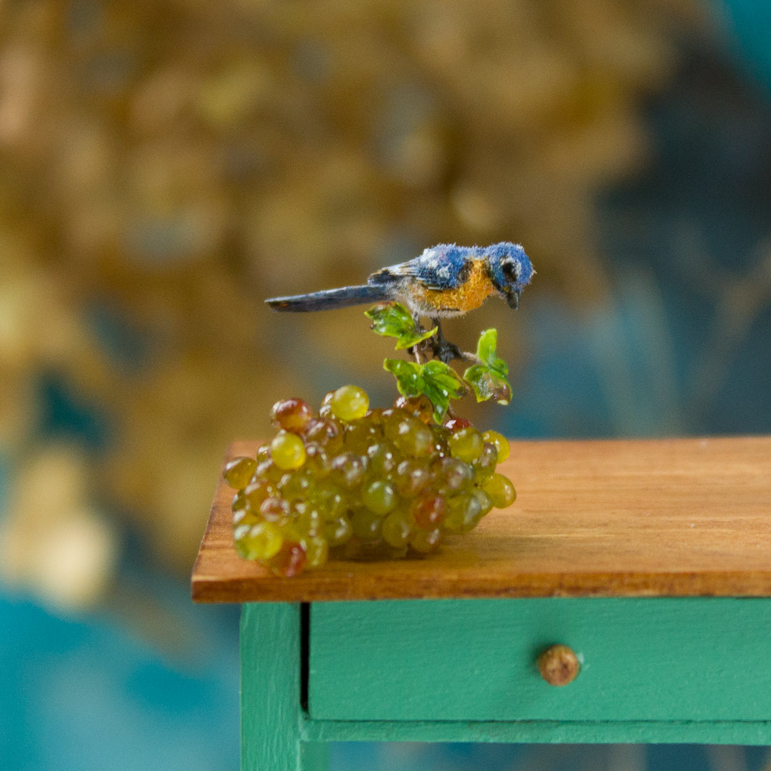 Miniature bluebird on a grape branch for a dollhouse, scale 1:12 - Rina Vellichor