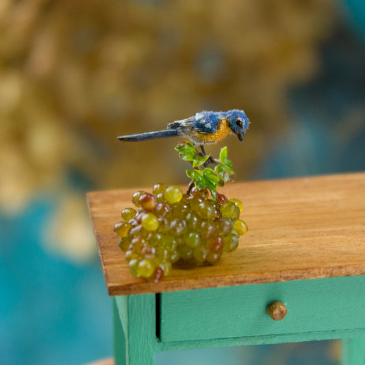 Miniature bluebird on a grape branch for a dollhouse, scale 1:12 - Rina Vellichor