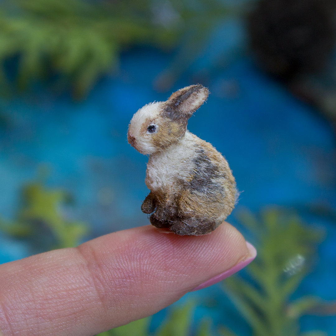 Miniature bunny | 1:12 scale rabbit figurine | Handmade miniature animal dollhouse decor - Rina Vellichor