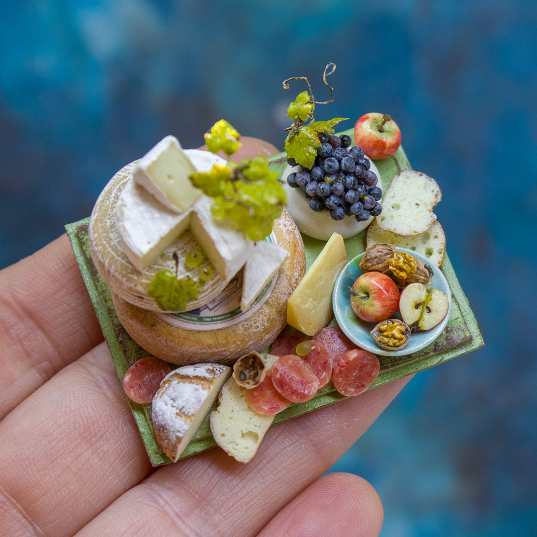 Miniature set with cheese and grapes for dollhouse in 1:12 scale 6 - Rina Vellichor