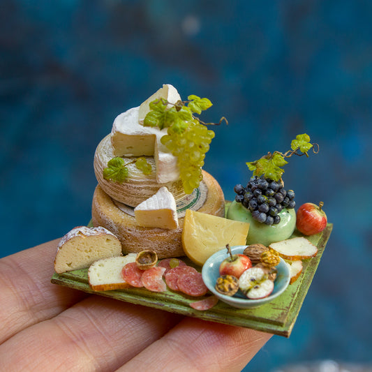 Miniature set with cheese and grapes for dollhouse in 1:12 scale 1 - Rina Vellichor