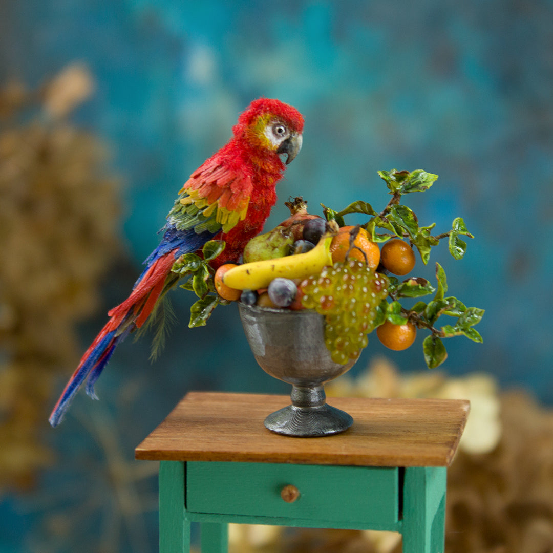Miniature parrot on a fruit vase for a dollhouse in 1:12 scale - Rina Vellichor