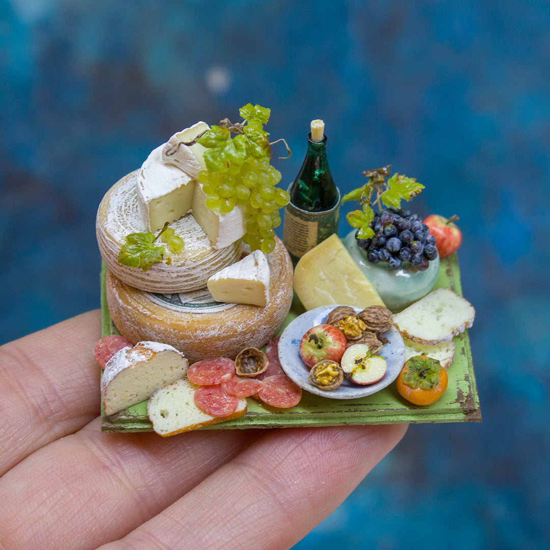 Miniature set with cheese and grapes for dollhouse in 1:12 scale 7 - Rina Vellichor
