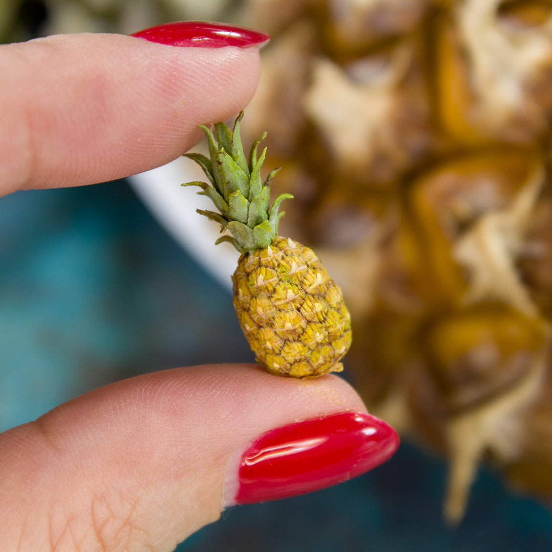 TUTORIAL Miniature polymer clay ripe pineapple for 1:12 scale dollhouse | PDF + video - Rina Vellichor