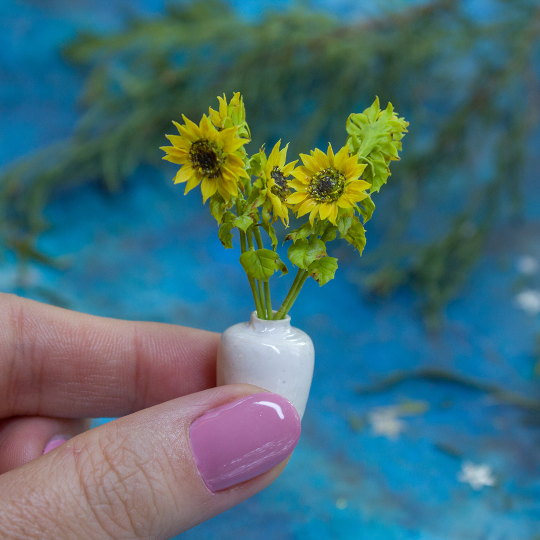 Miniature sunflower bouquet in ceramic vase for 1:12 scale dollhouse decoration - Rina Vellichor