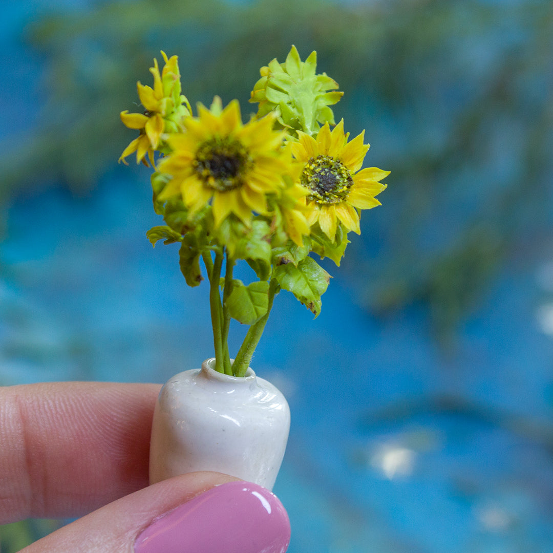 Miniature sunflower bouquet in ceramic vase for 1:12 scale dollhouse decoration - Rina Vellichor