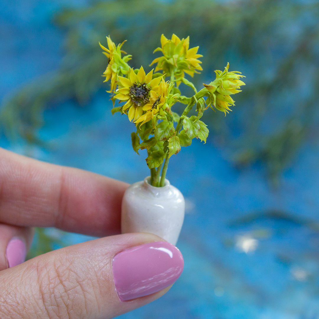 Miniature sunflower bouquet in ceramic vase for 1:12 scale dollhouse decoration - Rina Vellichor