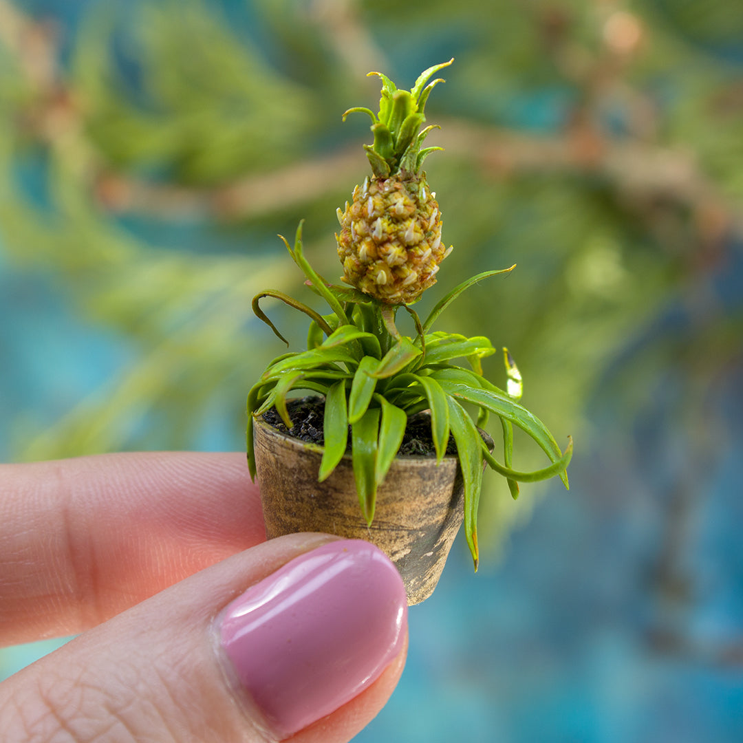 Miniature pineapple plant for dollhouse in 1:12 scale - Rina Vellichor