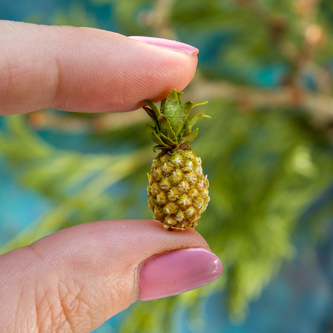 Miniature pineapple for dollhouse in 1:12 scale - Rina Vellichor