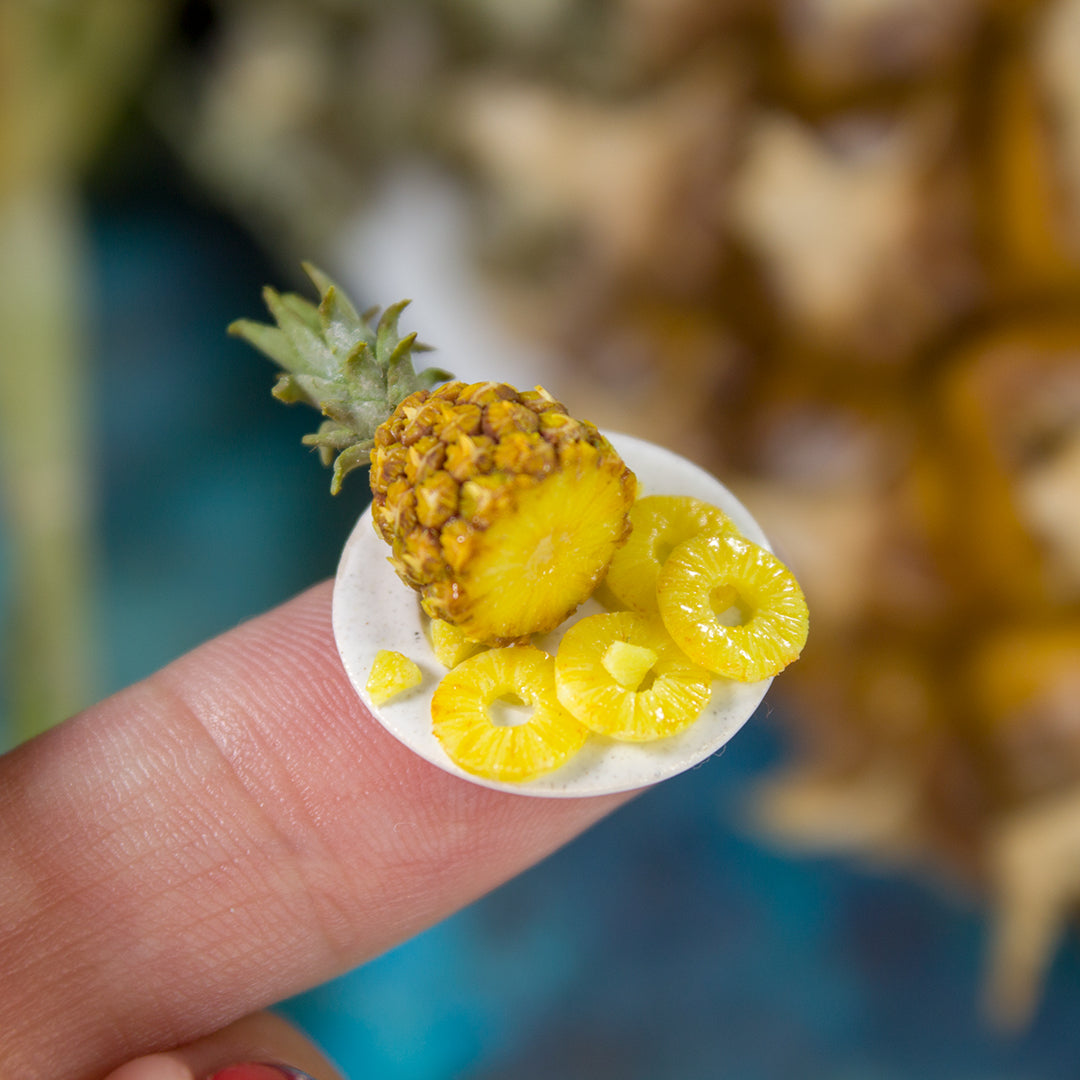 TUTORIAL Miniature polymer clay ripe pineapple for 1:12 scale dollhouse | PDF + video - Rina Vellichor