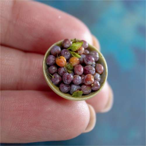 TUTORIAL Miniature polymer clay plum for 1:12 scale dollhouse | PDF + video